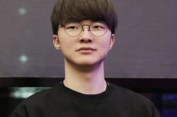 LOL比(bǐ)赛暂停长達(dá)3小时，選(xuǎn)手打开直播看比(bǐ)赛，被官方禁赛处罸(fá)