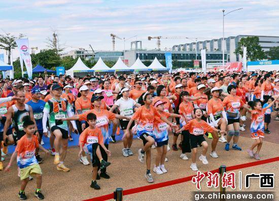 广西横州:万亩花海间开启“运动+嗅觉”盛宴