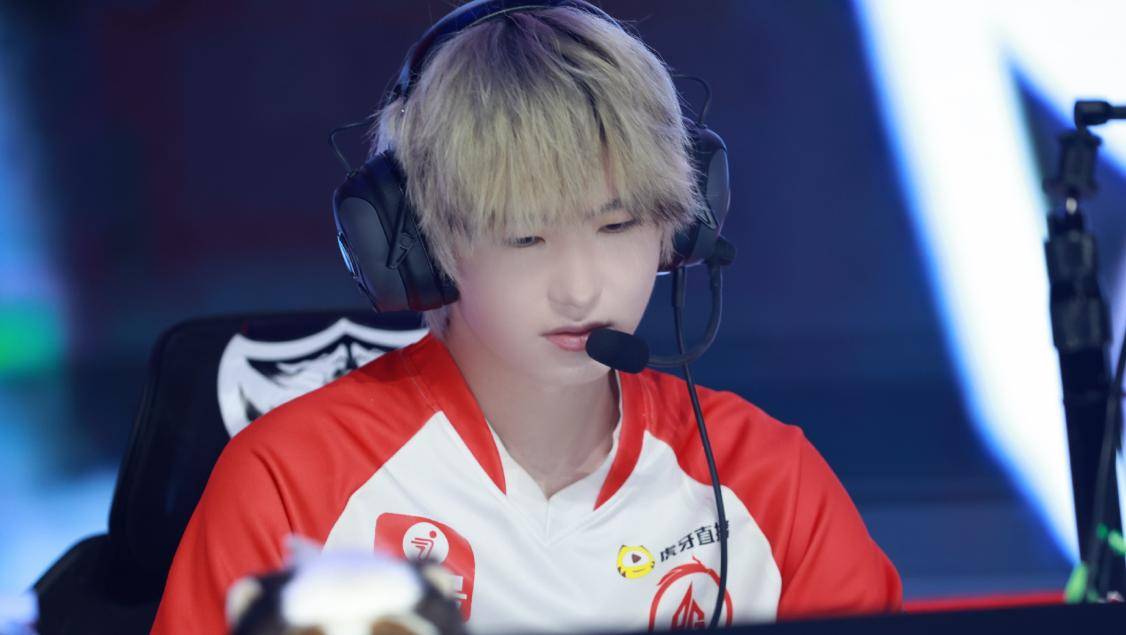 AG为何突然不会玩了？一诺磨合仓促，钟意长生很迷茫，新版本慢热