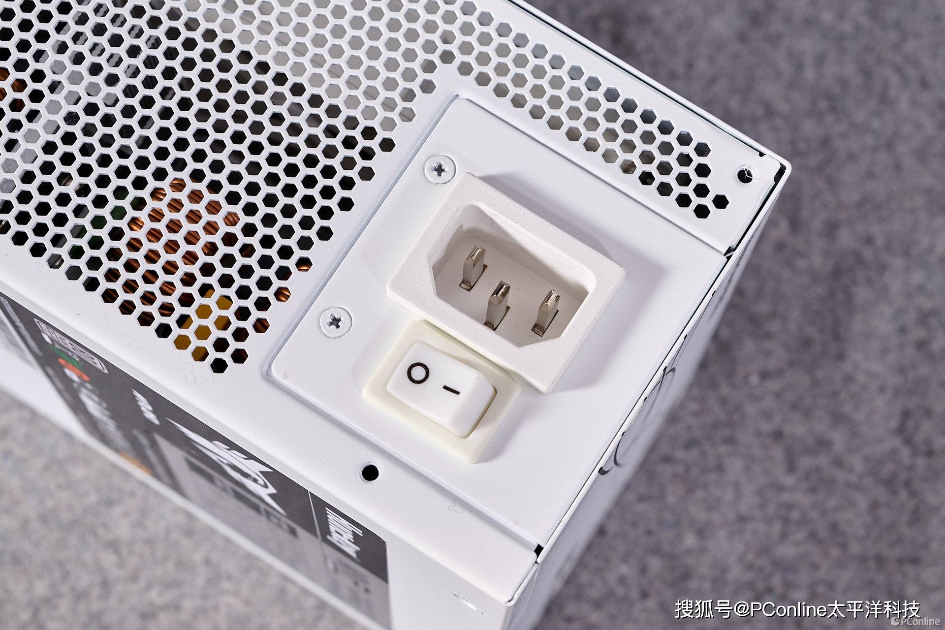 航嘉MVP P1200电源:硬核性能,电竞之魂