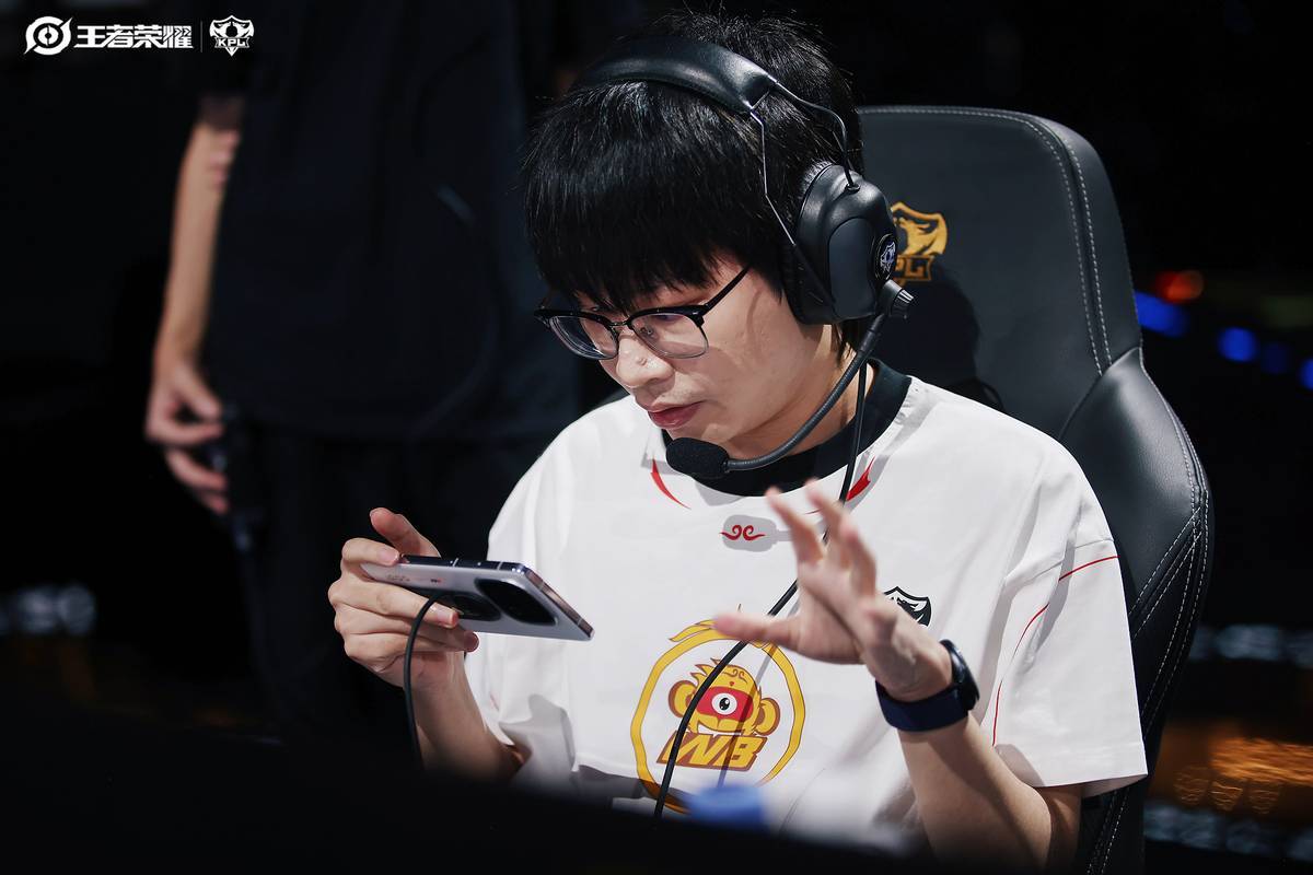 五连冠傲立钱塘 成都AG超玩会夺得2025KPL夏季赛冠军