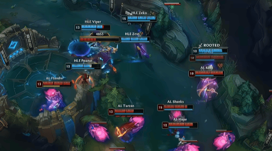 LOL总决赛精彩对决，游戏带你体验策略