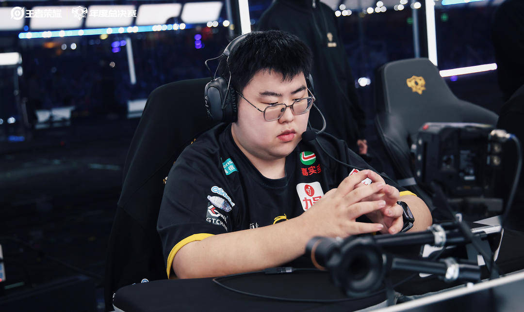 九年跋涉，一朝登顶：三代KPL选手，共赴鸟巢巅峰之约